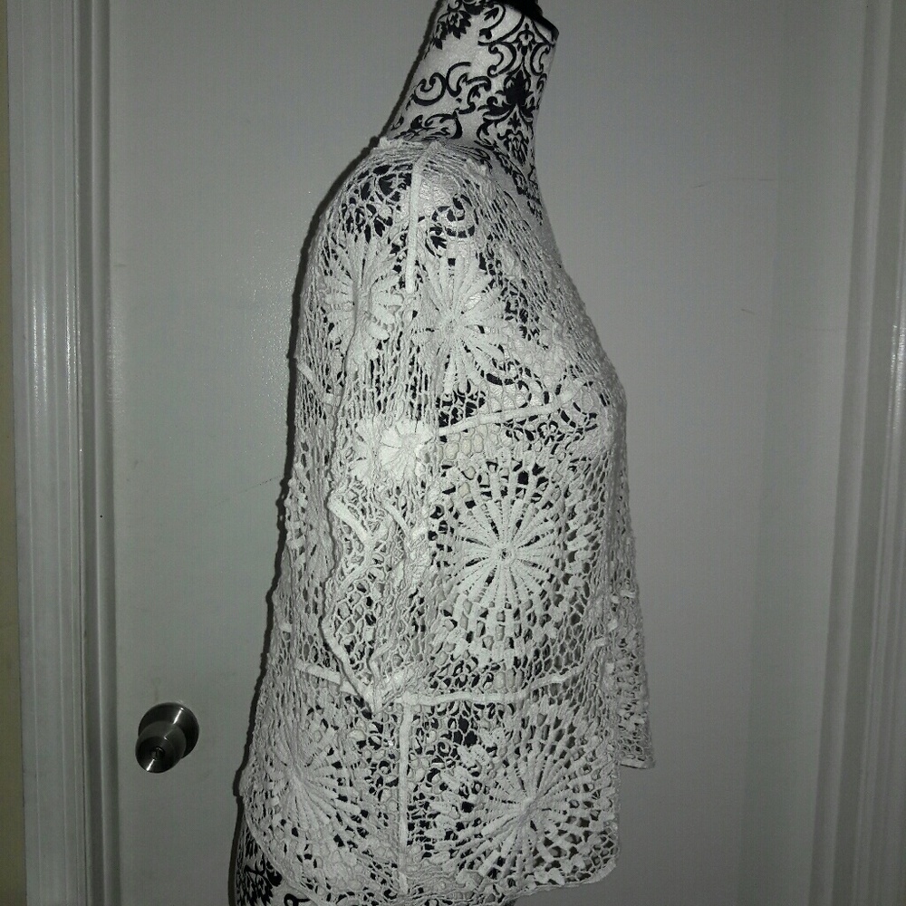 Sheer Guipure lace Top without Bra - Picture 2 of 7